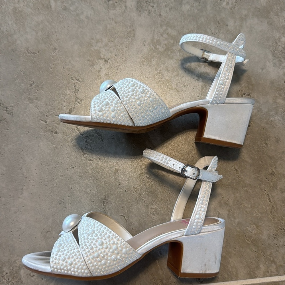 GB Girls White Sandals with Pearl Accent - Picture 5 of 7